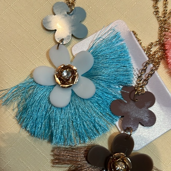 Necklaces - Picture 5 of 6